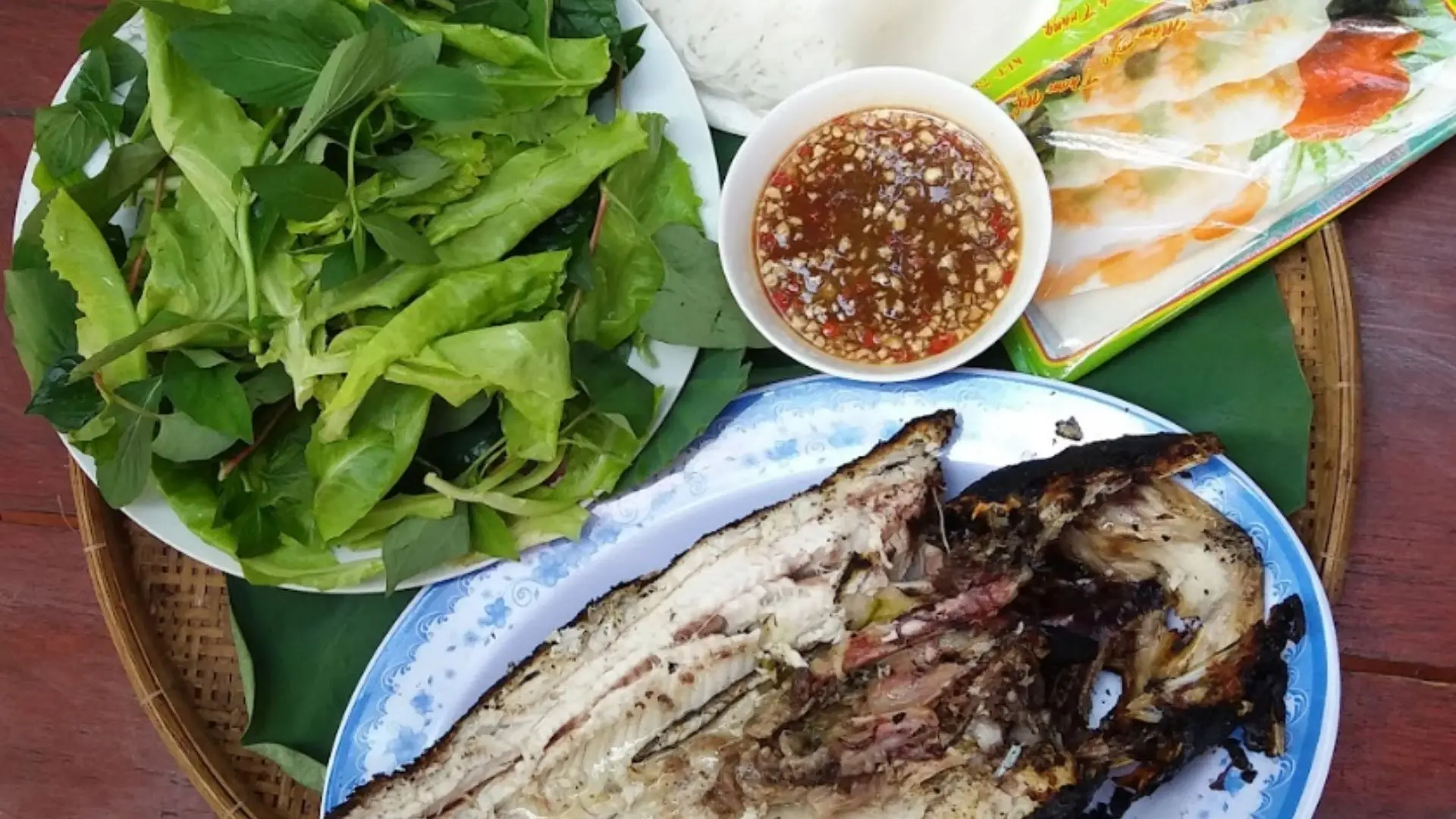 Mâm cá lóc nướng gói bánh tráng