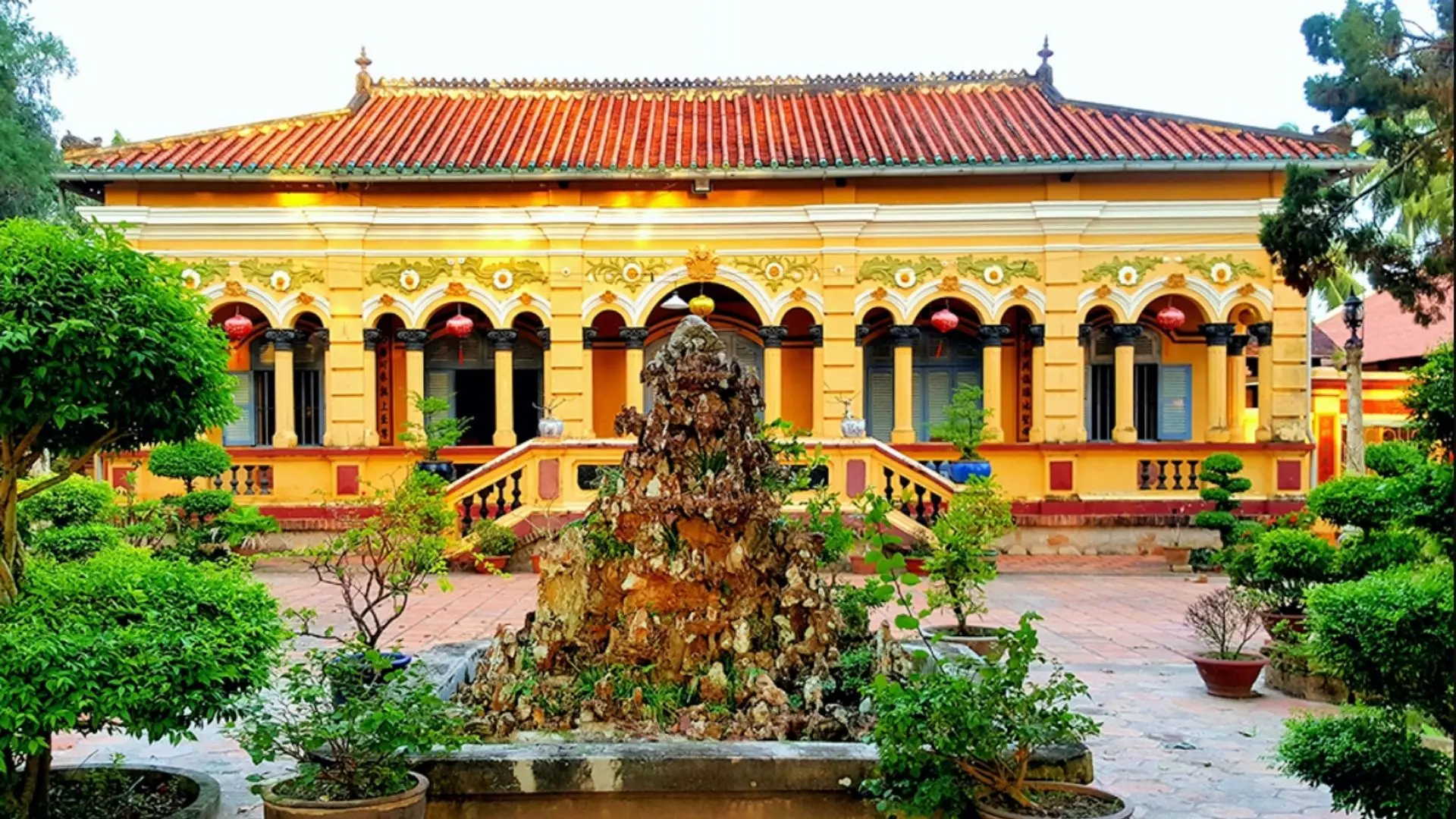 Góc bên ngoài chùa Nam Nhã Cần Thơ