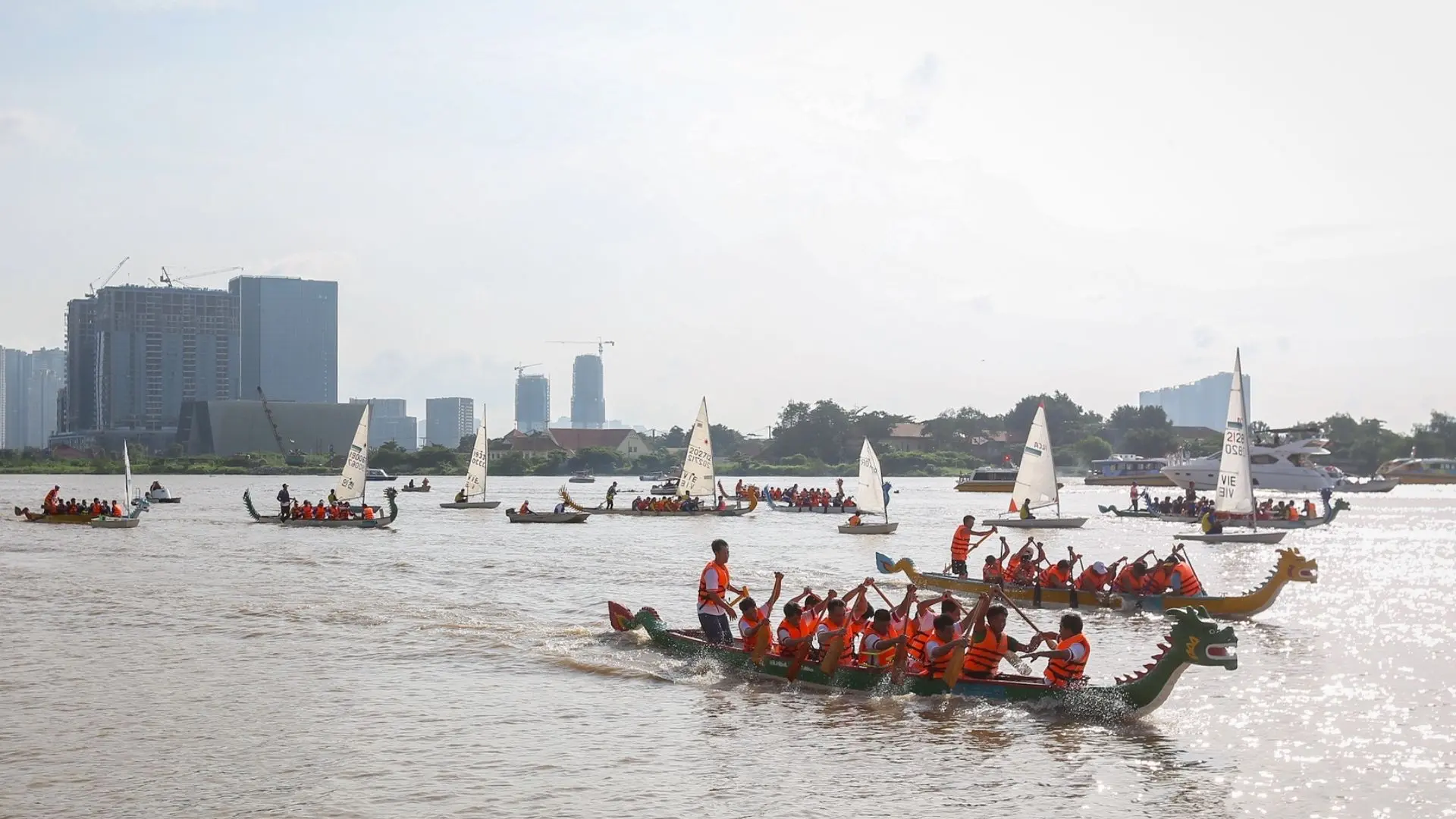 hoạt động đua thuyền buồm truyền thống Nam Bộ
