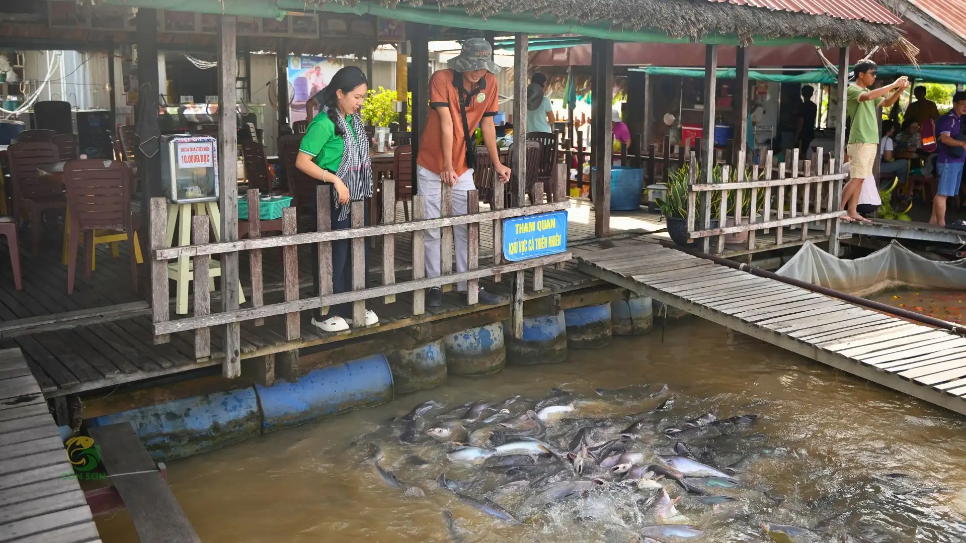 du lịch cộng đồng hướng đến việc bảo tồn thiên nhiên và văn hóa