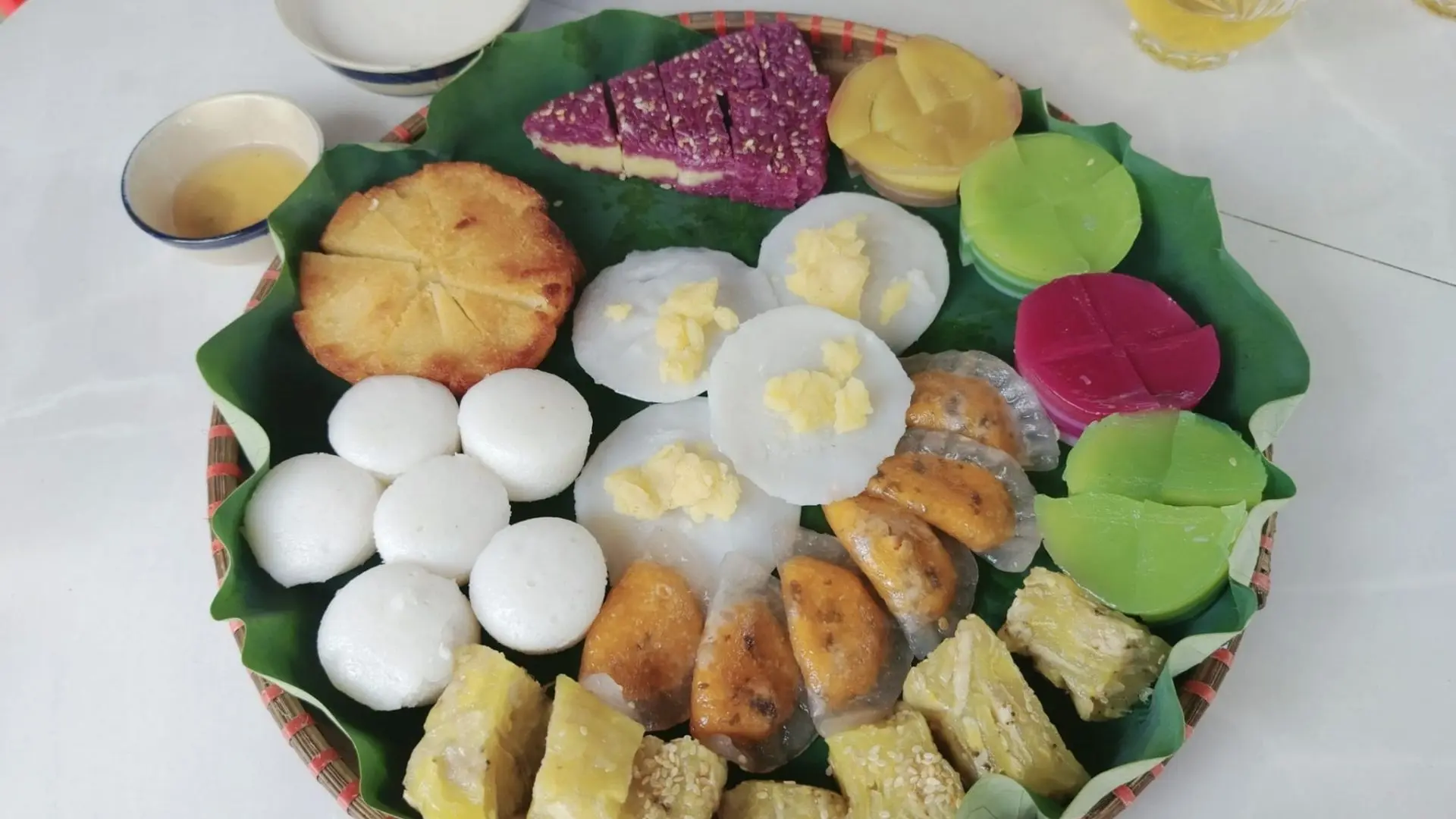 Mẹt bánh dân gian tại nhà vườn Công Minh Cồn Sơn