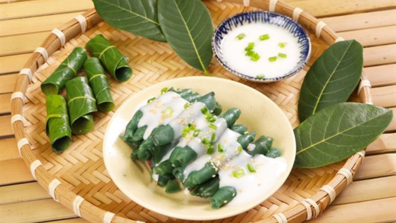 thưởng thức bánh lá mít