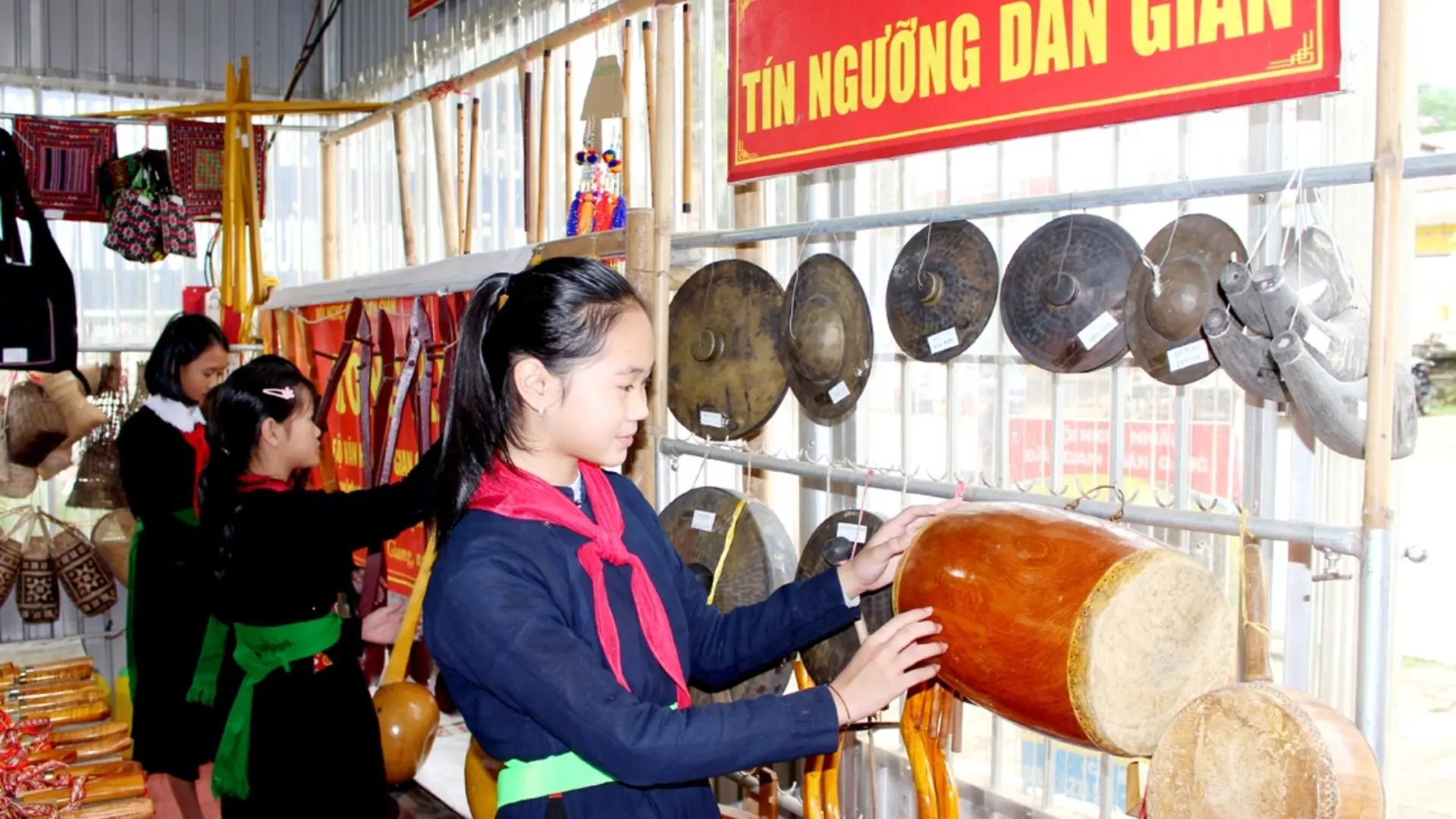 giáo dục nâng cao nhận thức về các giá trị truyền thống