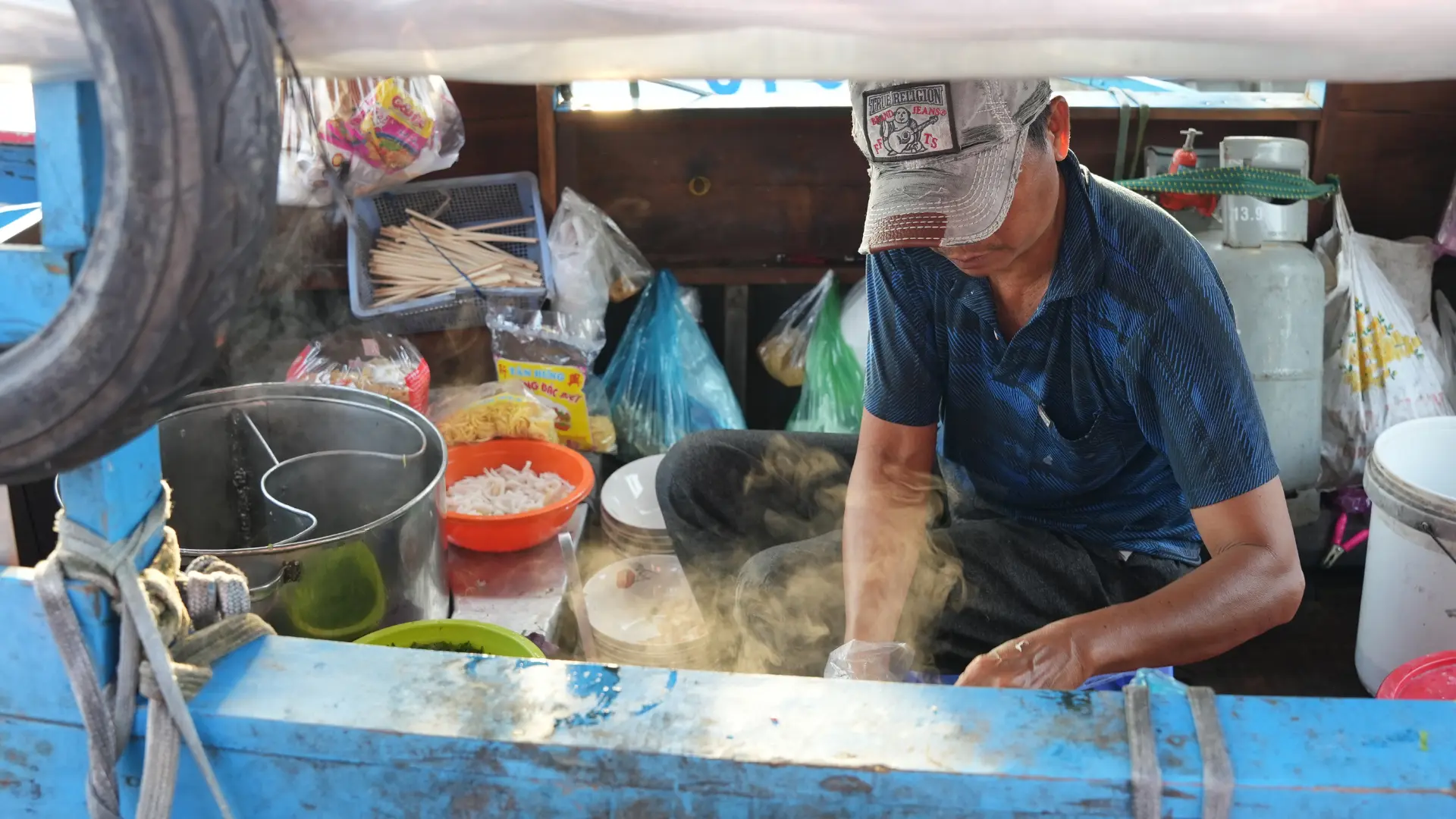 tour-cho-noi-cai-rang-thuong-thuc-bua-sang-tren song