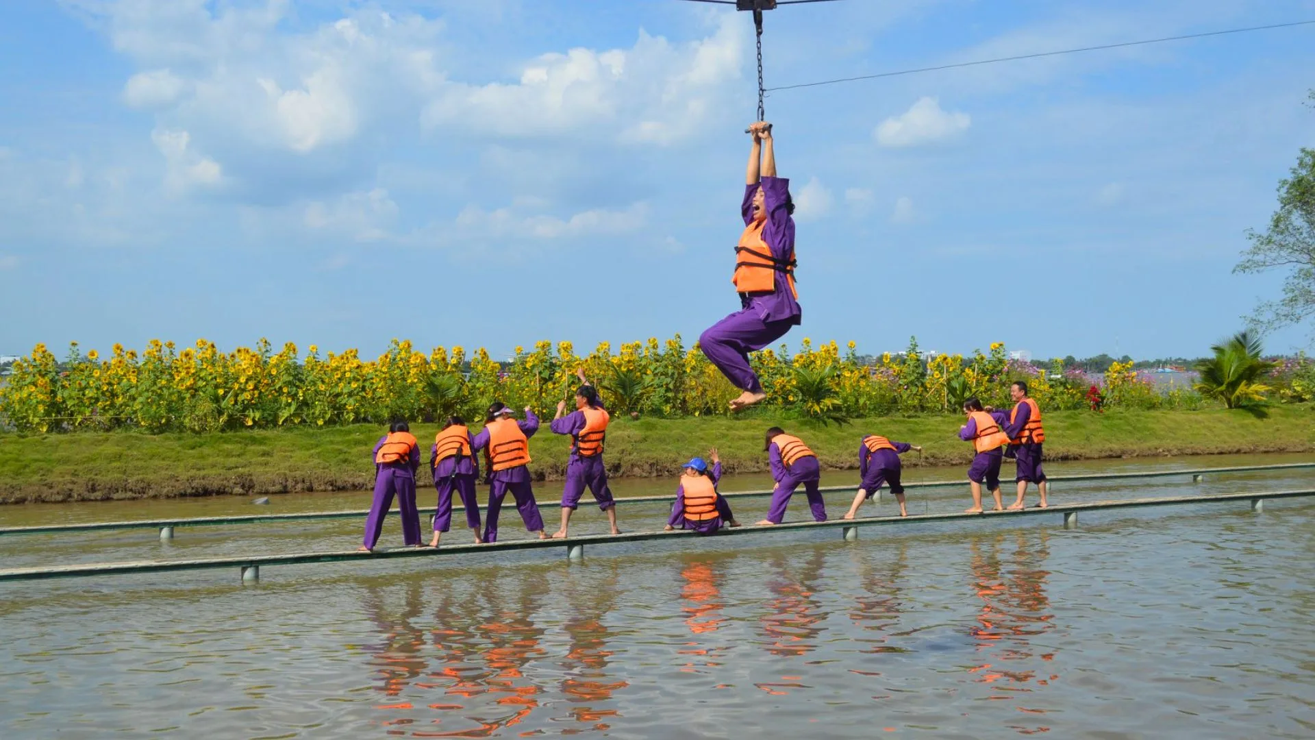 Trò chơi zipline tại Sala Cồn Sơn